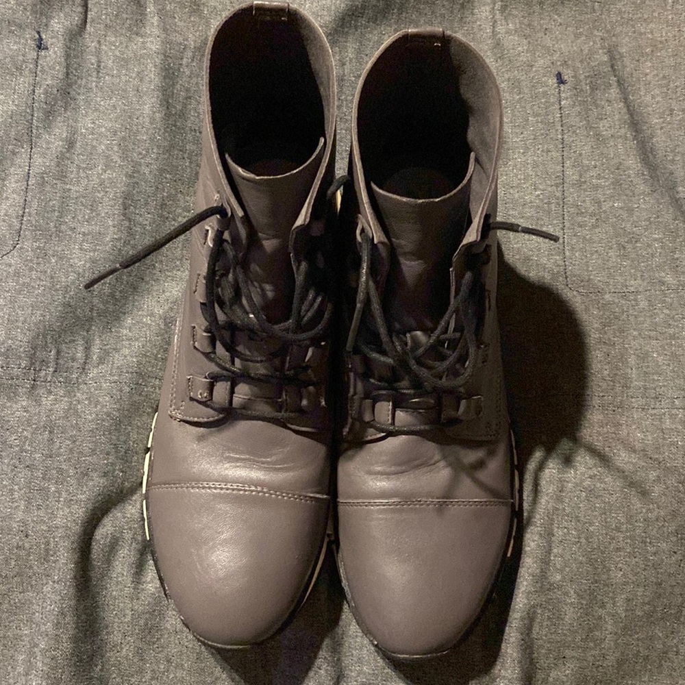 Practically brand new ColeHaan Zerogrand boots. Size11.5